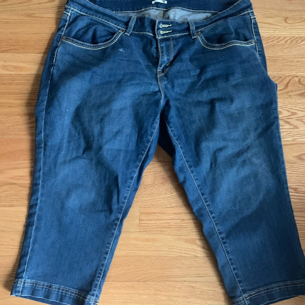 Levi’s capris